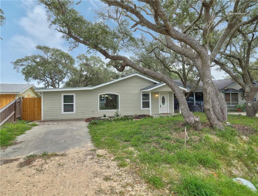 Cozy Coastal Retreat in the heart of Fulton which is just blocks - Beach Home for sale in Fulton, Texas on Beachhouse.com