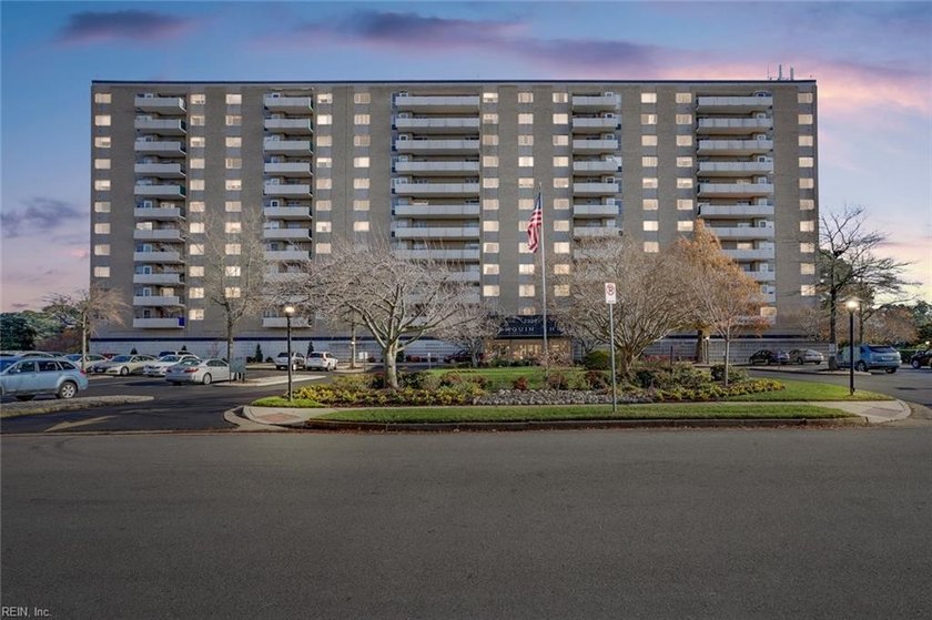 Take a look at this beautiful 2-bedroom, 2-bathroom condominium - Beach Condo for sale in Norfolk, Virginia on Beachhouse.com