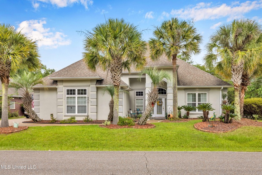 Attention Investors & Handypeople: This 4-bedroom, 3-bath home - Beach Home for sale in Diamondhead, Mississippi on Beachhouse.com