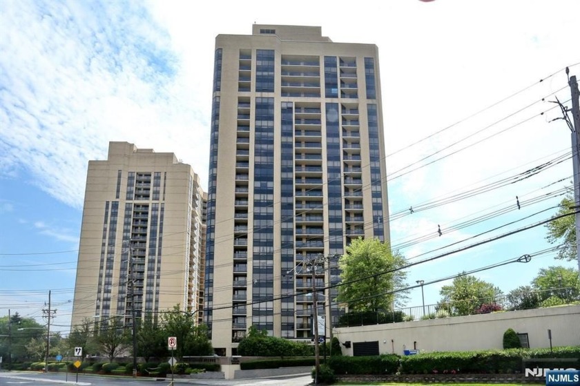 WELCOME TO THE PERFECT BLEND OF MODERN DESIGN AND EVERYDAY - Beach Condo for sale in Fort Lee, New Jersey on Beachhouse.com