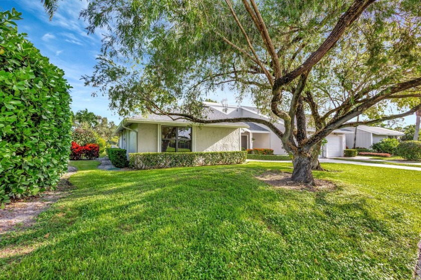 As you enter this beautifully maintained, 3 bedroom, 2 bath - Beach Home for sale in Palm Beach Gardens, Florida on Beachhouse.com