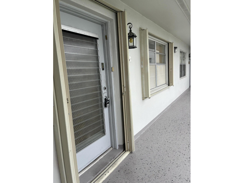 Lovely 2 bedroom 2 bath home in highly desireable Kings Point - Beach Condo for sale in Delray Beach, Florida on Beachhouse.com