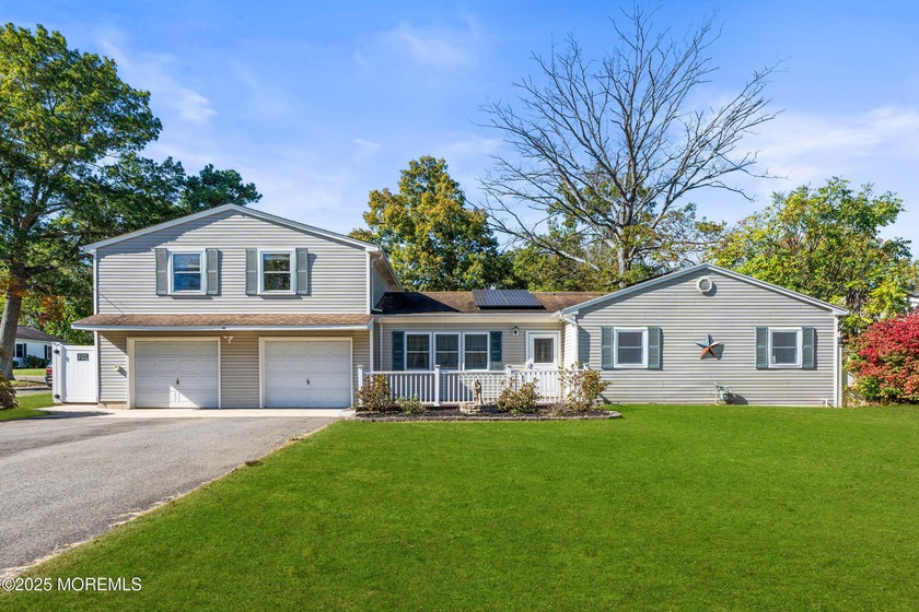 Spacious and updated expanded ranch on a large corner lot in - Beach Home for sale in Toms River, New Jersey on Beachhouse.com