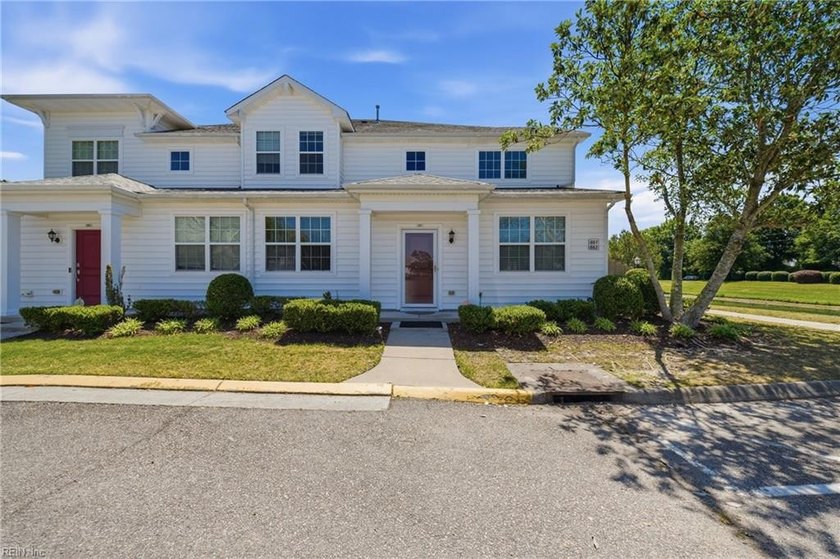 Welcome Home! This stunning, remolded end-unit townhome offers - Beach Townhome/Townhouse for sale in Chesapeake, Virginia on Beachhouse.com