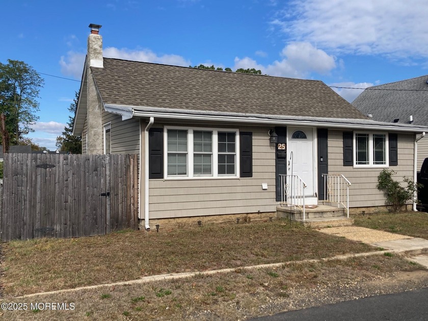 Great 3 bedroom, 1 bath home on the west side of Route 36 in - Beach Home for sale in Hazlet, New Jersey on Beachhouse.com