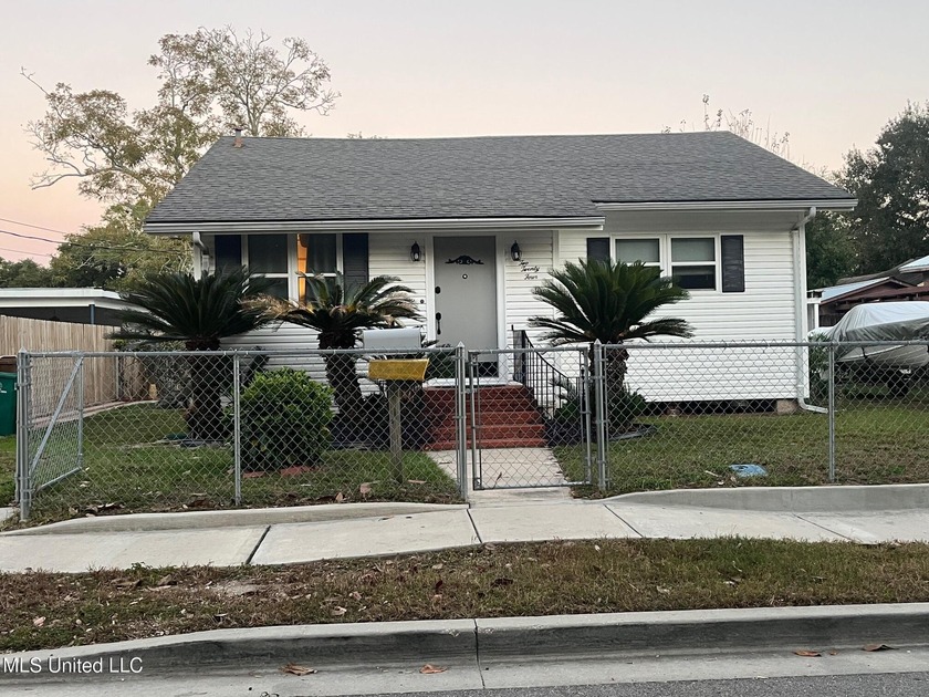 Quaint spacious 3BR 2 BA cottage with lots of character and - Beach Home for sale in Biloxi, Mississippi on Beachhouse.com