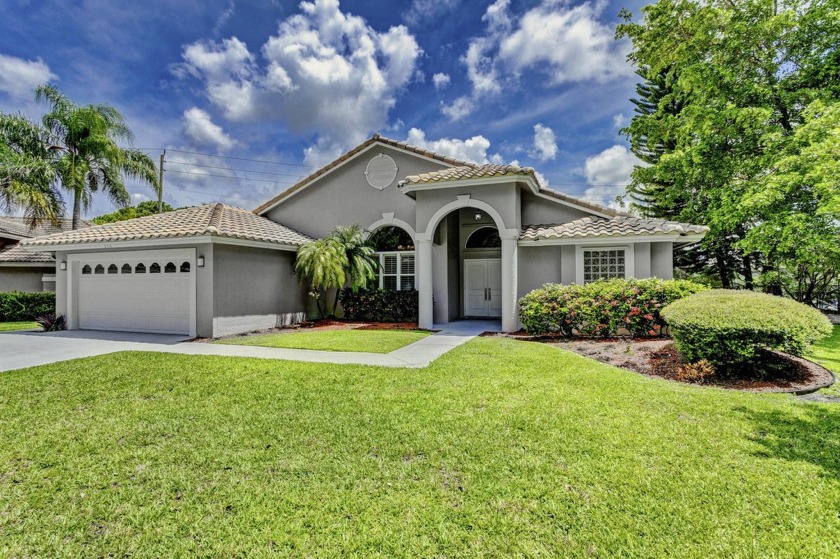 Beautiful Pool Home on .23 Acre Lot on a  Quiet Cul-de-sac with - Beach Home for sale in Jupiter, Florida on Beachhouse.com