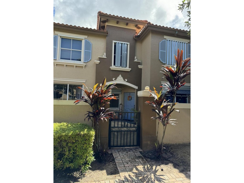 come and enjoy this beautiful 3 bed and 2 and a half bath town - Beach Townhome/Townhouse for sale in West Palm Beach, Florida on Beachhouse.com