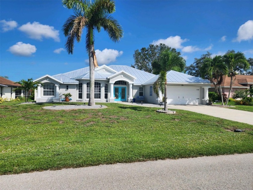 Welcome GOLFERS to this one-of-a-kind GOLFER'S PARADISE! Here is - Beach Home for sale in Rotonda West, Florida on Beachhouse.com