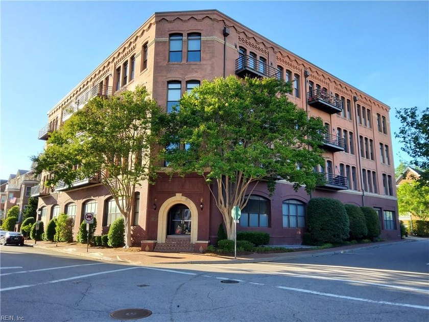 Living the life in Downtown Norfolk's iconic Freemason District - Beach Townhome/Townhouse for sale in Norfolk, Virginia on Beachhouse.com