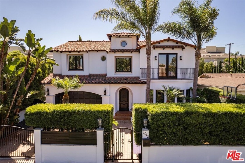 Indulge in the luxurious comfort of this contemporary - Beach Home for sale in Marina Del Rey, California on Beachhouse.com