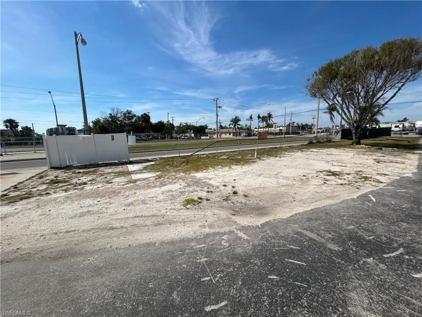 Location, location, location! Fort Myers Beach is just a walk - Beach Lot for sale in Fort Myers Beach, Florida on Beachhouse.com