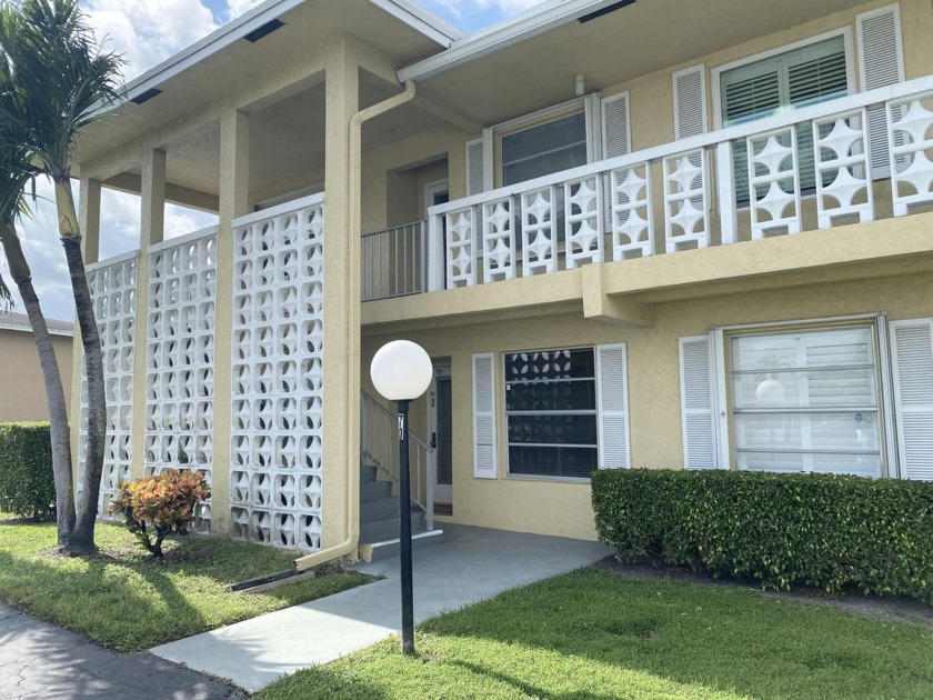 PINES OF DELRAY. Act fast on this FIRST FLOOR CORNER 1167 sqft 2 - Beach Condo for sale in Delray Beach, Florida on Beachhouse.com