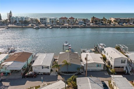 BACK ON THE MARKET

LIVE ON THE WATER - BOAT DOCK AND LIFT - - Beach Home for sale in Largo, Florida on Beachhouse.com