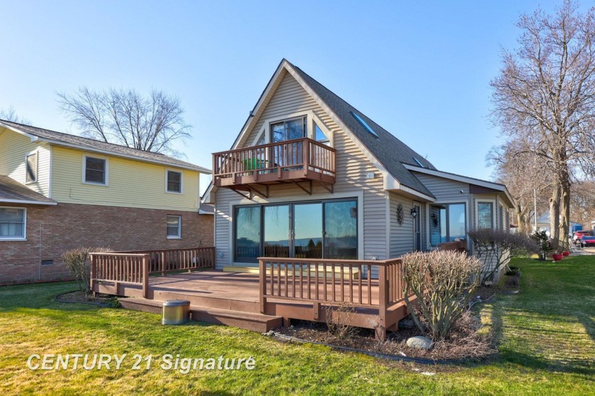 Perfect opportunity to buy a home right on the Saginaw Bay! 57 - Beach Home for sale in Bay City, Michigan on Beachhouse.com