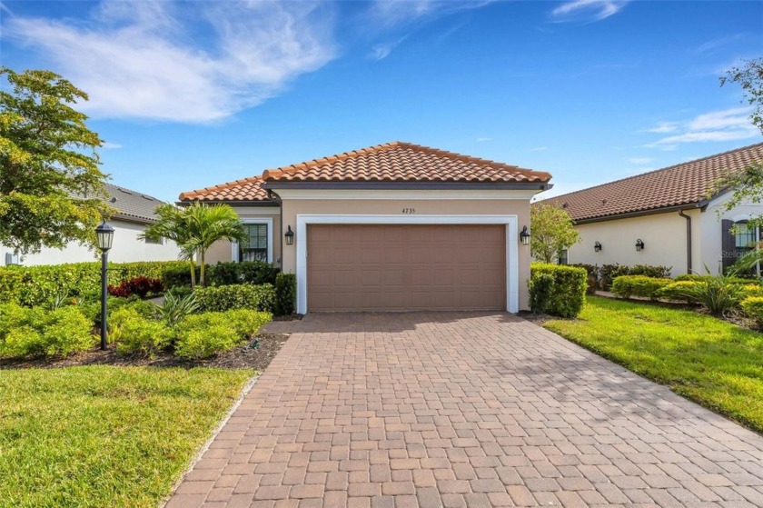 This property is a must-see! This golf-deeded home features - Beach Home for sale in Bradenton, Florida on Beachhouse.com