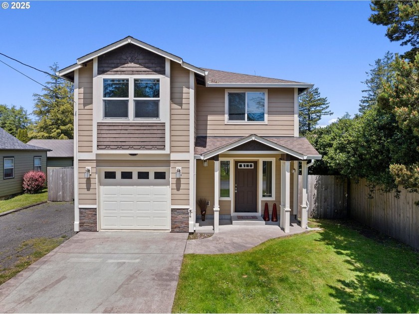 Experience comfort and quality in this beautifully updated - Beach Home for sale in Hammond, Oregon on Beachhouse.com