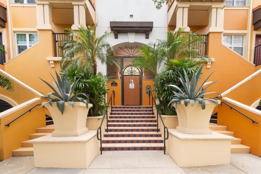 Great DOWNTOWN LOCATION.  Walk to restaurants, theaters, museums - Beach Condo for sale in St. Petersburg, Florida on Beachhouse.com