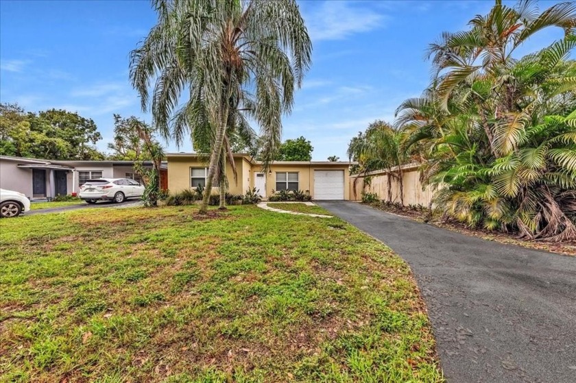 Beautiful updated East Ft Laud gem. 3bed/3bath home, large fence - Beach Home for sale in Fort Lauderdale, Florida on Beachhouse.com