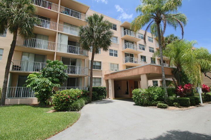 Beautifully upgraded 2nd floor condo just outside of Downtown - Beach Condo for sale in West Palm Beach, Florida on Beachhouse.com