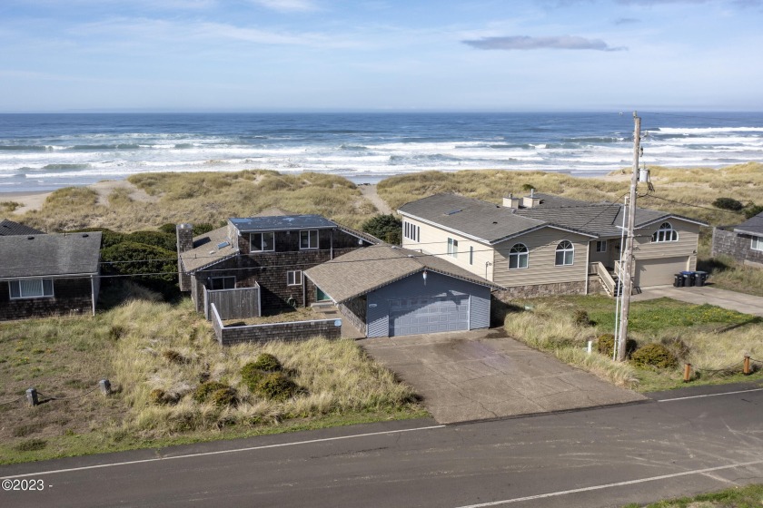 First time on the market in 20 years!!  Wake up to crashing - Beach Home for sale in Waldport, Oregon on Beachhouse.com