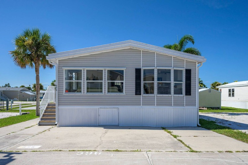 BONUS UPDATE!! This home has withstood both recent hurricanes - Beach Home for sale in Fort Myers, Florida on Beachhouse.com