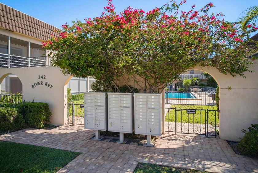 Enjoy easy FL. living in this charming 1-bedroom, 1-bath condo - Beach Condo for sale in North Palm Beach, Florida on Beachhouse.com