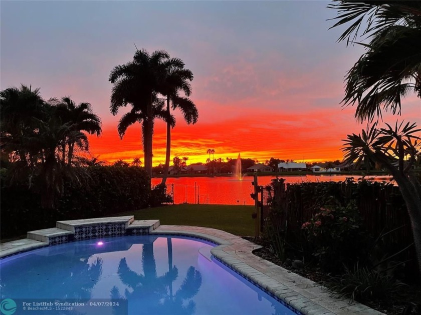 Spectacular family 3/2 home w/office/flex space in desirable OAK - Beach Home for sale in Davie, Florida on Beachhouse.com