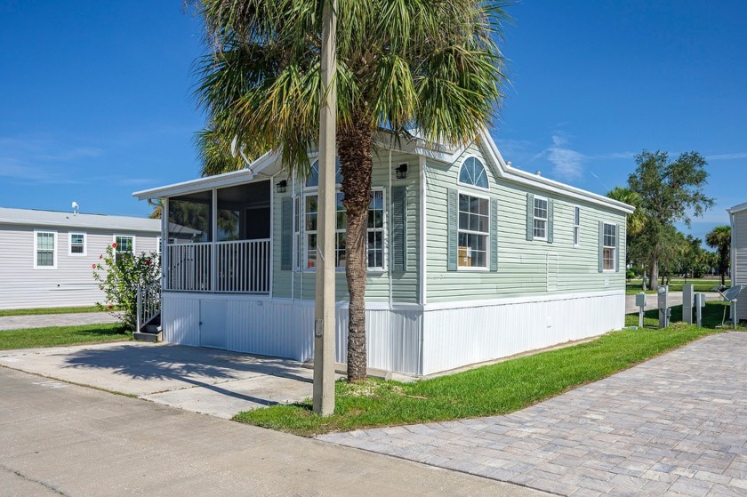 BONUS UPDATE!! This home has withstood both recent hurricanes - Beach Home for sale in Fort Myers, Florida on Beachhouse.com