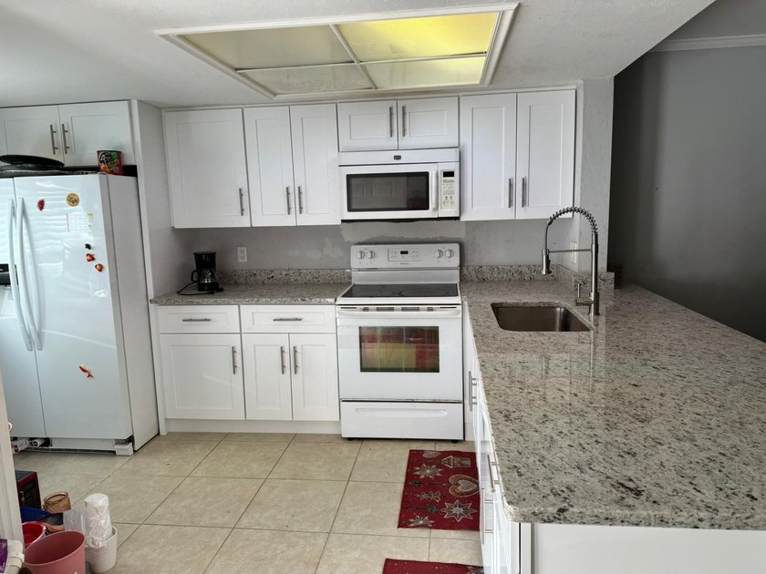 Beautifully updated and move-in ready! This nicely kept - Beach Condo for sale in Royal Palm Beach, Florida on Beachhouse.com