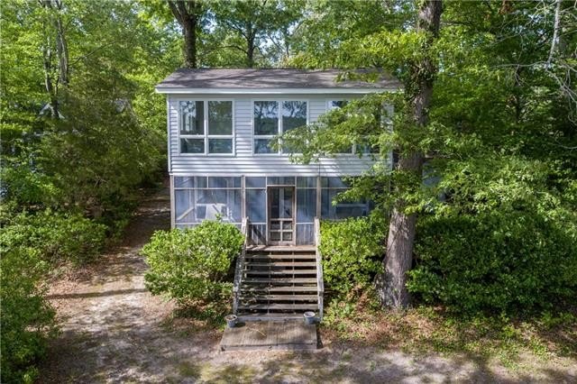 This charming waterfront home on the Piankatank River offers 3 - Beach Home for sale in Saluda, Virginia on Beachhouse.com