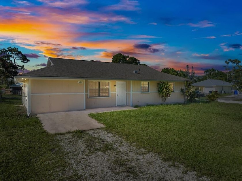 Charming 3-Bedroom Home in South Vero - Move-In Ready! This - Beach Home for sale in Vero Beach, Florida on Beachhouse.com