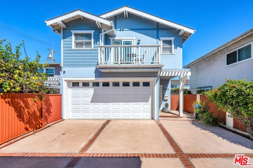Designer-remodeled rear-unit townhome offers the ultimate - Beach Townhome/Townhouse for sale in Redondo Beach, California on Beachhouse.com