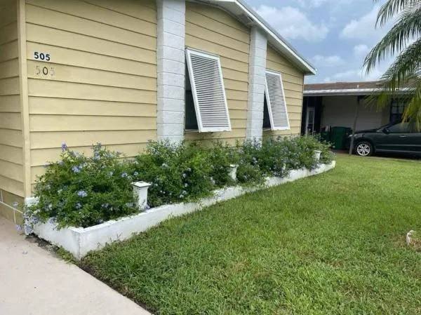 Charming 2 bedroom and 2 bath on the lake. Large kitchen-dining - Beach Home for sale in Melbourne, Florida on Beachhouse.com