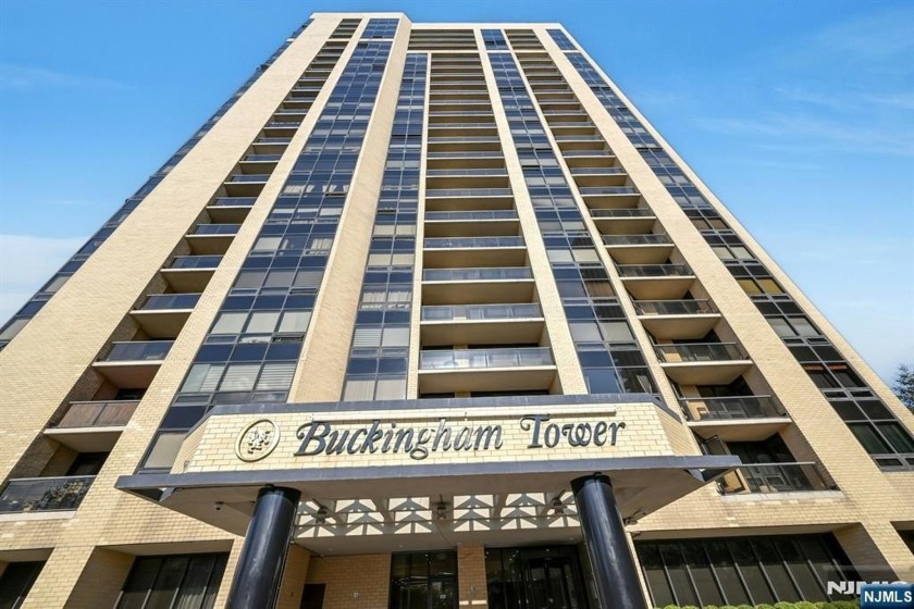 Rare opportunity at Buckingham Tower! This expansive 2-bedroom - Beach Home for sale in Fort Lee, New Jersey on Beachhouse.com