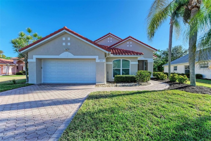 Welcome to your new home in Fairway Lakes of Palm Aire.  This is - Beach Home for sale in Sarasota, Florida on Beachhouse.com