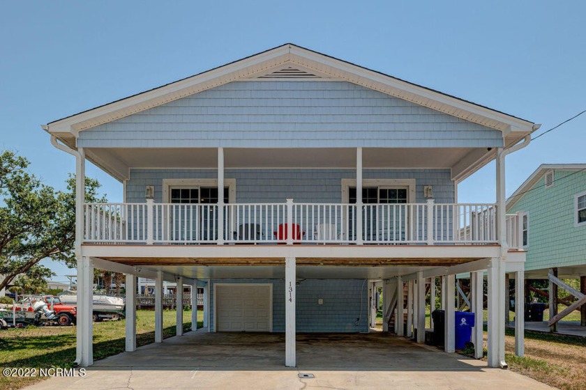 Updated Classic Beach Cottage with canal waterviews and just a 2 - Beach Home for sale in Carolina Beach, North Carolina on Beachhouse.com