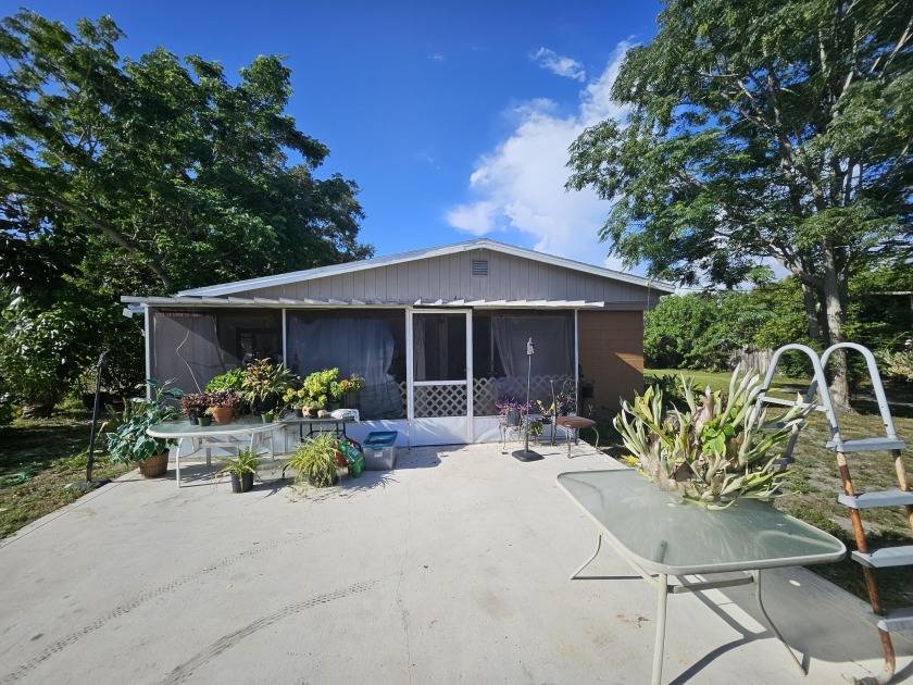 ATTENTION CASH BUYERS!!! 3 bedroom/1 bathroom CBS single family - Beach Home for sale in Vero Beach, Florida on Beachhouse.com