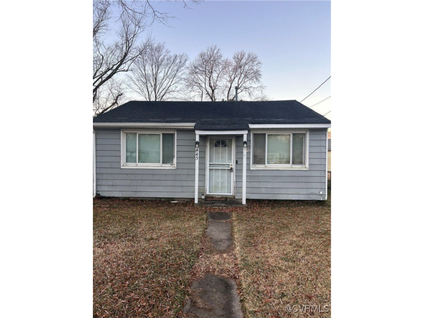 This cute 2 bedroom affordable cottage is ready to be moved in - Beach Home for sale in Hampton, Virginia on Beachhouse.com