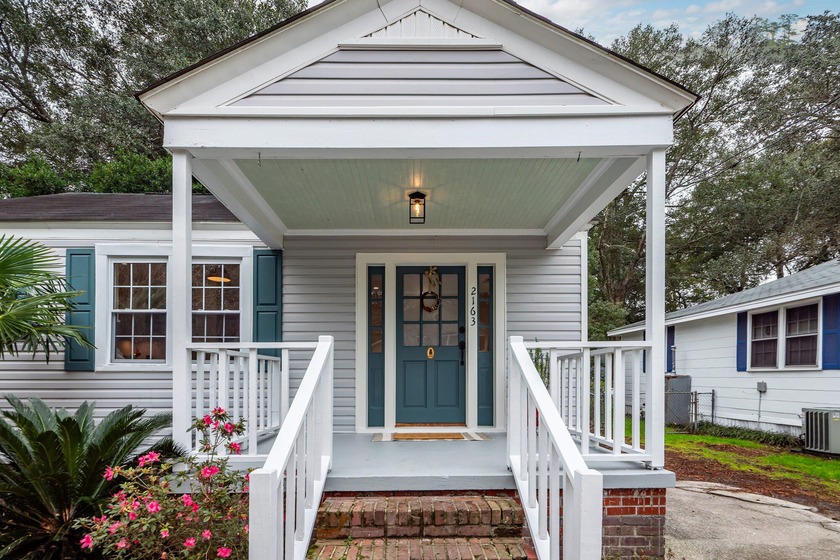 ''Santa Baby''; the perfect charming Terrace Cottage; Under the - Beach Home for sale in Charleston, South Carolina on Beachhouse.com