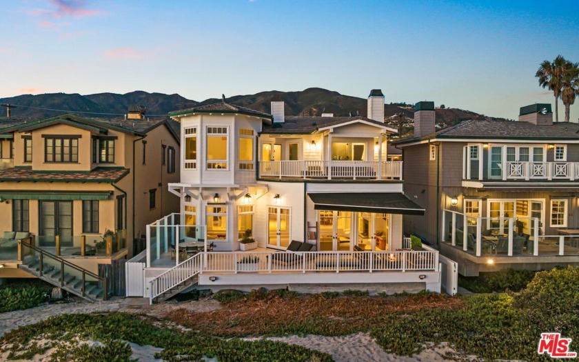 This Cape Cod-style home on Trancas Beach blends Malibu's - Beach Home for sale in Malibu, California on Beachhouse.com