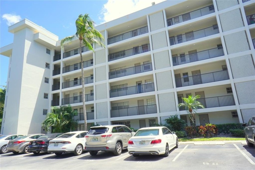Large unit 3 bedroom and 2 bathrooms on 4th-floor corner condo - Beach Condo for sale in Pompano Beach, Florida on Beachhouse.com