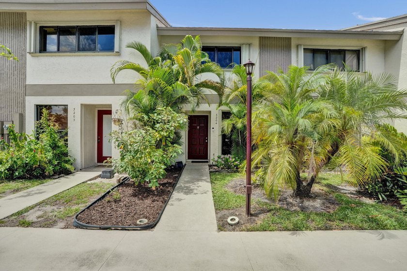 Gated Pines West Community in Oakland Forest. Luxurious 2 - Beach Townhome/Townhouse for sale in Oakland Park, Florida on Beachhouse.com