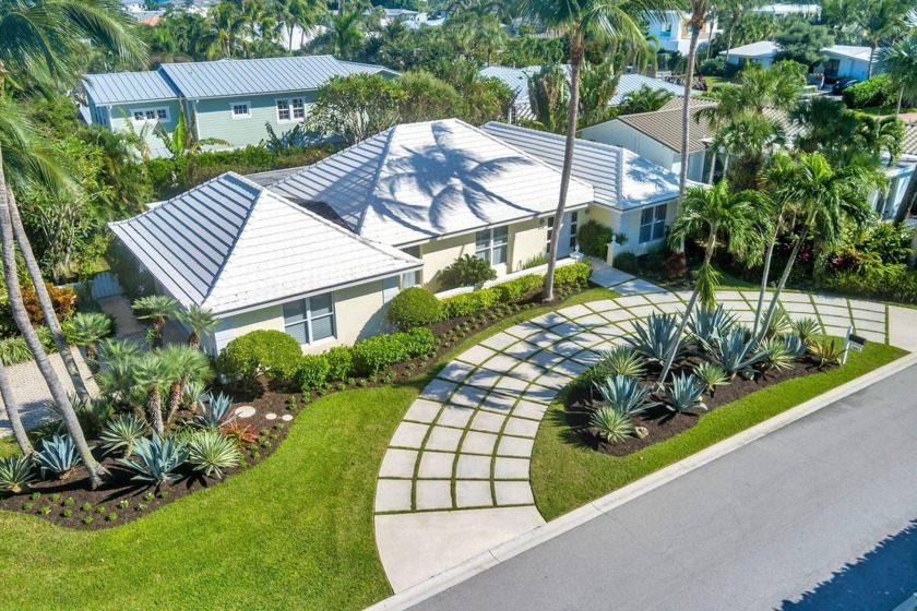 Welcome to this Classic Bermuda-Style home in Jupiter Inlet - Beach Home for sale in Jupiter Inlet Colony, Florida on Beachhouse.com