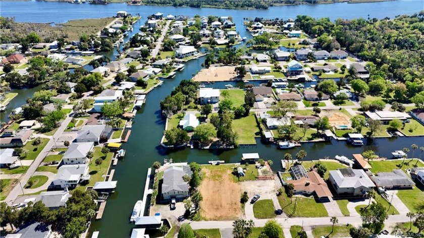 Discover the perfect blend of waterfront living and boating - Beach Lot for sale in Crystal River, Florida on Beachhouse.com