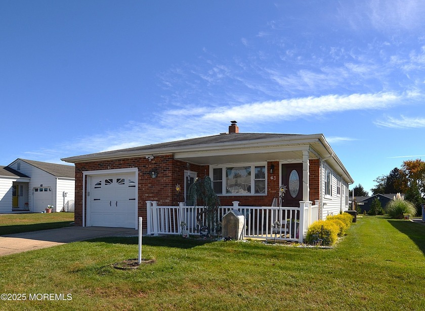 Beautiful newly remodeled home in highly desired active adult - Beach Home for sale in Toms River, New Jersey on Beachhouse.com