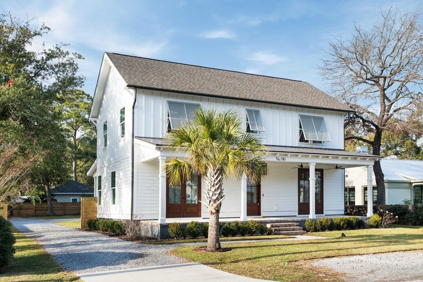 916 Kincade Drive is a custom-built Old Mt Pleasant residence - Beach Home for sale in Mount Pleasant, South Carolina on Beachhouse.com