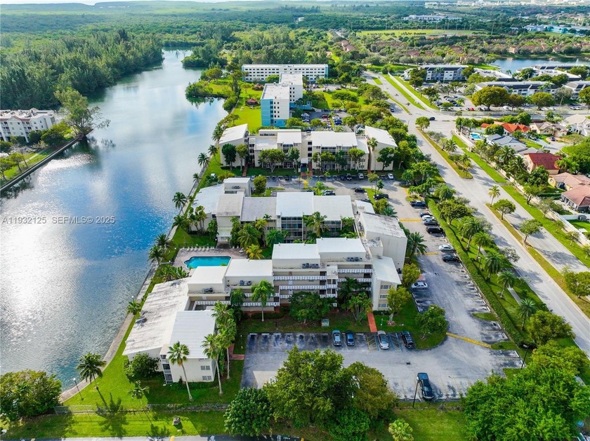 Beautifully maintained lakefront condo in the highly - Beach Condo for sale in Cutler Bay, Florida on Beachhouse.com
