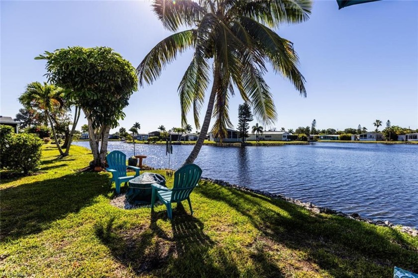 Beautifully remodeled lakefront, with two bedrooms, a den with a - Beach Home for sale in Naples, Florida on Beachhouse.com