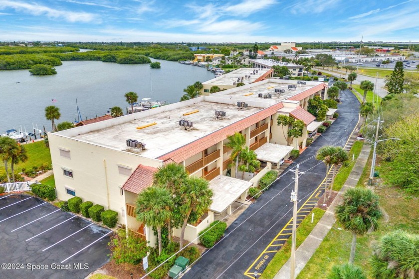 This impeccably maintained 2-bedroom, 2-bath condo offers a - Beach Condo for sale in Cocoa Beach, Florida on Beachhouse.com